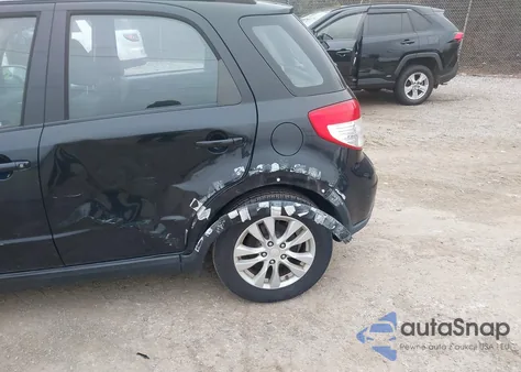 2013 Suzuki Sx4 Premium z USA, uszkodzony, nr VIN JS2YB5A38D6101881